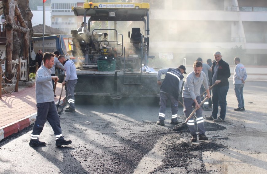 Büyükşehir’den Finike’ye 800 Tonluk Asfalt Desteği