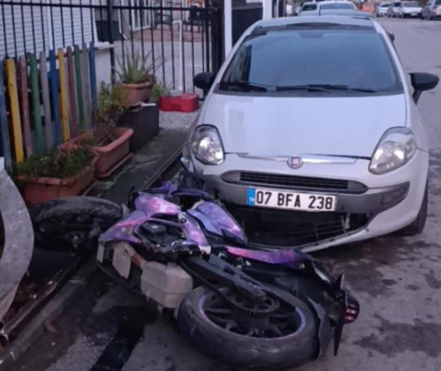 Manavgat'ta Otomobil ve Motosiklet Çarpıştı: 2 Ağır Yaralı