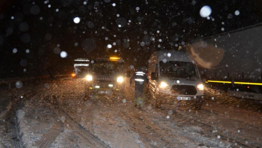 Alacabel’de Kar Mesaisi Başladı: Antalya-Konya Yolu Beyaza Büründü