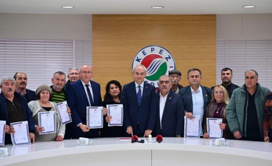 Kepez’de 20 Yıllık Kördüğüm Çözüldü: 4 Mahallede Tapu Sevinci!