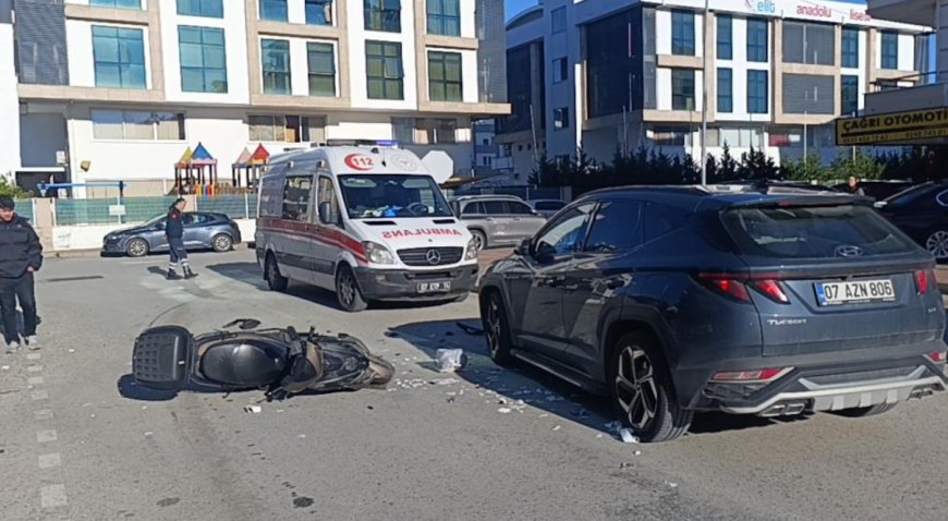 Manavgat’ta Korkutan Kaza: Devrilen Motosiklet Otomobile Çarptı