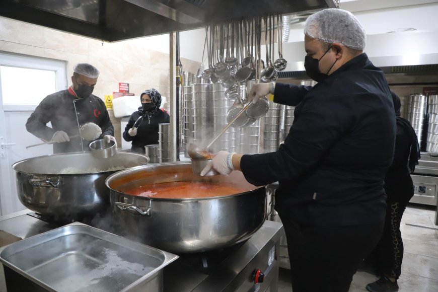 Korkuteli’de Sosyal Belediyecilik: 130 Bin Kap Yemek, 90 Bin Ekmek Dağıtıldı