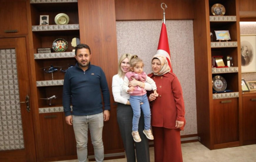 Akdeniz Üniversitesi’nde Duygusal Buluşma: Rektör Özkan, İsmini Verdiği "Özlenen" Bebekle Bir Arada