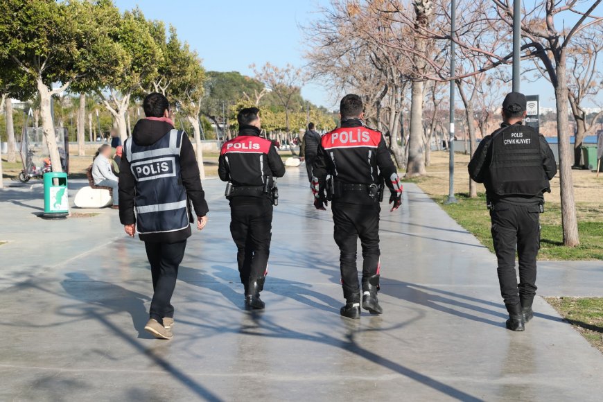 Antalya'da Polis Şehrin Her Noktasında: Binlerce Araç ve Şahıs Denetlendi