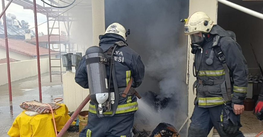 Manavgat’ta 5 Katlı Binanın Çatısında Korkutan Yangın!