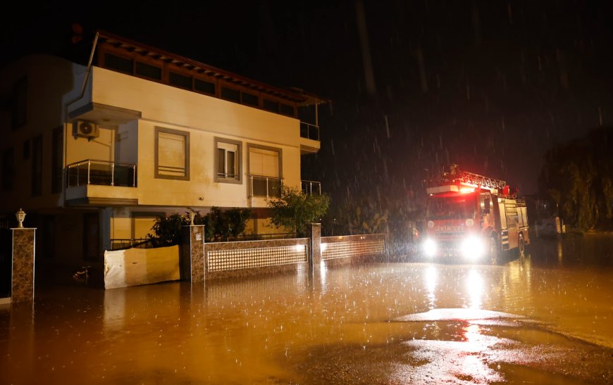 Antalya Büyükşehir Belediyesi Fırtınaya Karşı Teyakkuzda: Tüm Birimler Sahaya İndi