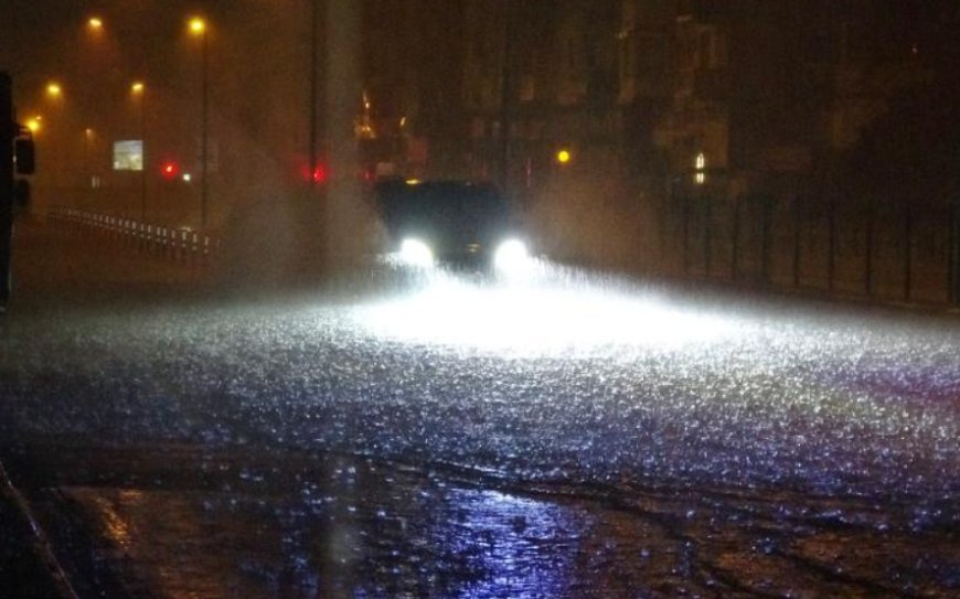 Antalya Sele Teslim: Yollar Göle Döndü, Araçlar Suda Kayboldu!