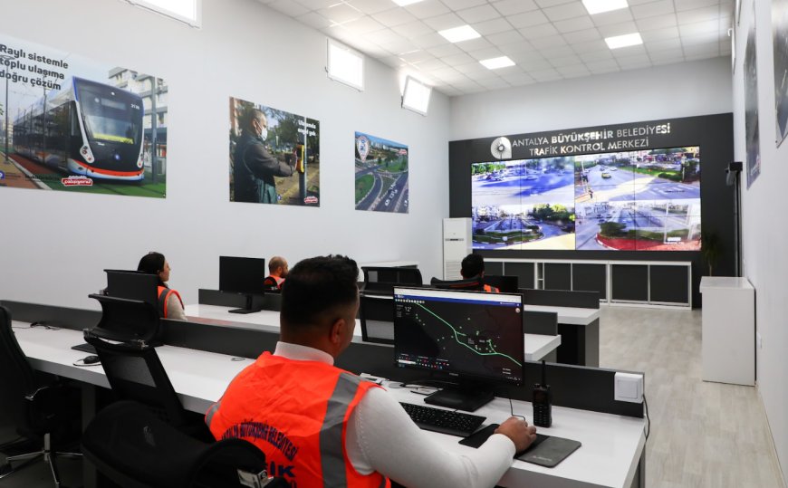 Antalya Trafiğine "Akıllı" Dokunuş: 104 Kavşak Tek Merkezden Yönetiliyor