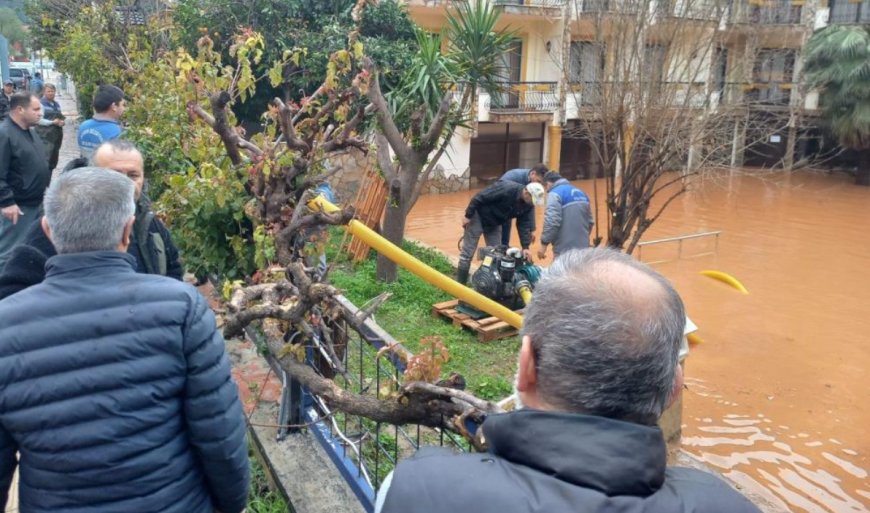 Kemer’de Sel Sonrası Temizlik Seferberliği: Tüm Birimler Sahada