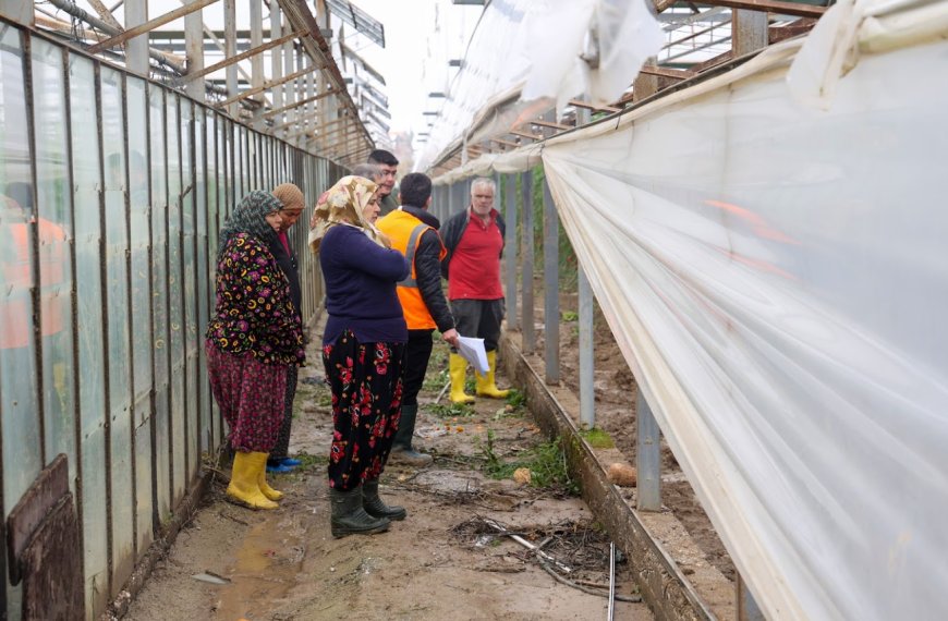 Antalya Büyükşehir Belediyesi Sel Mağduru Çiftçileri Yalnız Bırakmadı
