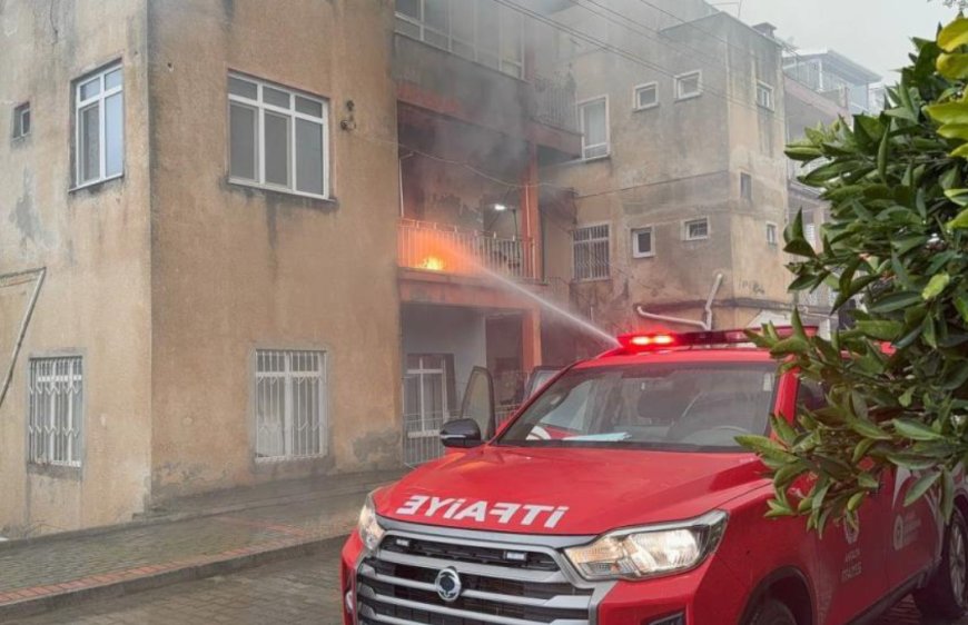 Gazipaşa’da Korkutan Yangın: Apartmanın İkinci Katı Alevlere Teslim Oldu