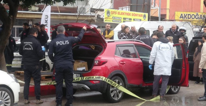 Antalya'da Sanayiye Parça Almaya Gelmişti, Aracında Ecel Yakaladı