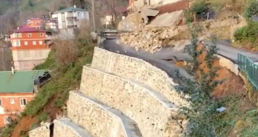 Ardeşen’de İstinat Duvarı Çöktü: 2 Ev Tahliye Edildi