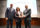 Akademide Kadın Gücü: Prof. Dr. Sarvan Antalya’da Yılın Kadını Ödülünü Aldı