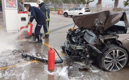 Manavgat'ta Korkutan Kaza: Akaryakıt İstasyonu Savaş Alanına Döndü!