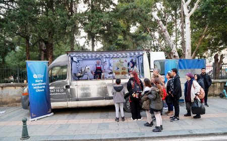 Antalya Büyükşehir’den Berat Kandili’ne Özel İkram: 19 İlçede Lokma ve Simit Dağıtıldı.