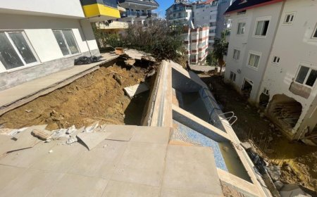 Alanya'da Havuz zeminle birlikte çöktü, bina boşaltıldı.