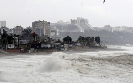 Antalya'da Fırtına Kapıda! Olası Olumsuzluklara Karşı Teyakkuz Çağrısı.