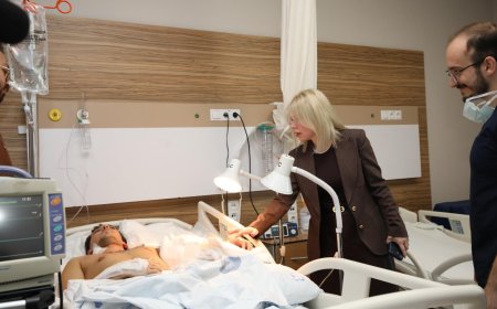 Akdeniz Üniversitesi’nde Tıp Mucizesi: 10 Saatte Kol ve Bacak Aynı Anda Dikildi!