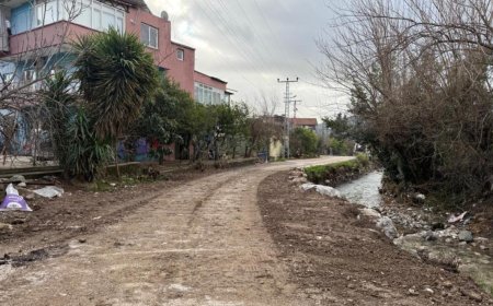 Kemer’de Çöken Yola Hızlı Müdahale: Dere Caddesi Yeniden Trafiğe Açıldı!