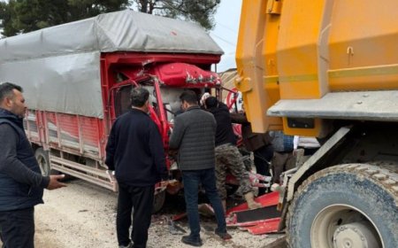 Manavgat’ta Cenaze Yolunda Feci Kaza: Ehliyetsiz Sürücü Kamyona Arkadan Çarptı