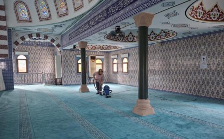 Kemer’de Ramazan Hazırlığı: Camiler İbadete Tertemiz Hazırlanıyor