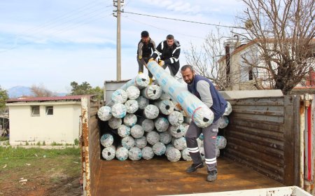 Büyükşehir’den Çiftçiye "Can Suyu": Hortumun Yaraları Sera Naylonuyla Sarılıyor