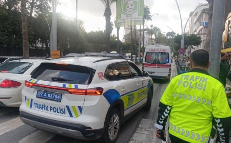 Manavgat'ta 7 yaşındaki çocuğa çarpıp kaçan motosikletliler kameralara yakalandı.