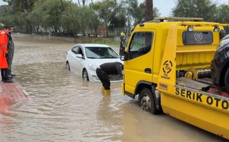 Serik’te Sağanak Kabusu: Yollar Göle Döndü, Araçlar Mahsur Kaldı!