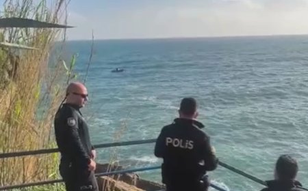 Antalya Deniz Polisi'nden Falezlerde Başarılı Operasyon: 2 Şahıs Kurtarıldı