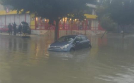 Sağanak Antalya’yı Vurdu: Kent Merkezinde Trafik Aksadı, İlçelerde Okullar Tatil Edildi