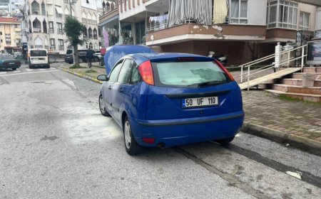 Alanya’da Korkutan Yangın: Park Halindeki Otomobil Alev Aldı!