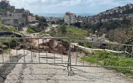 Alanya’da Sağanak Sonrası Heyelan: Evler Tahliye Edildi, Yol Çöktü