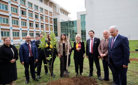 Akdeniz Üniversitesi’nde Toplumsal Duyarlılık Buluşması: Ağaçlar Dikildi, Sergi Gezildi