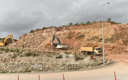 Kepez’de Ulaşım Güvenliği İçin Kritik Müdahale: Heyelan Riski Ortadan Kalkıyor