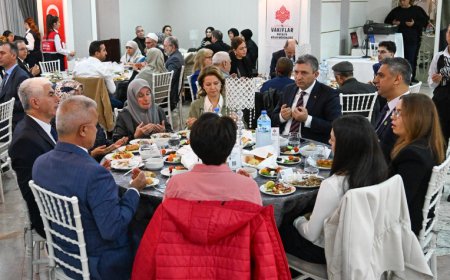 Ramazan’ın İlk İftarı "Büyük Aile" Sofrasında: Vali Şahin Şehit Yakınlarıyla Buluştu