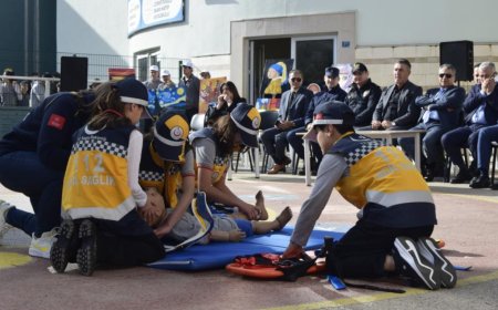 Minik Ellere Büyük Görev: Aksu’da Sağlık Elçisi Belgeleri Dağıtıldı