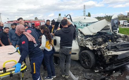 Manavgat-Alanya Yolunda Trafik Durdu: Yolcu Midibüsü Devrildi