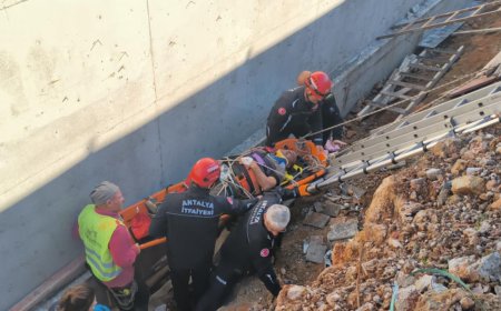 Antalya’da İnşaatta Korkutan Kaza: Toprak Kaydı, İşçi Temele Düştü!
