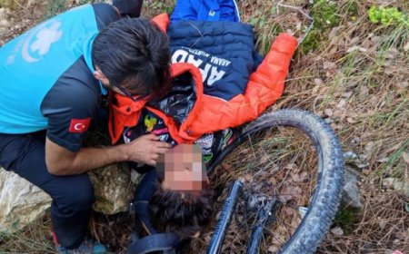 Antalya’da Korkutan Bisiklet Kazası: 10 Metrelik Şarampole Uçtu!