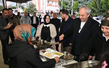 Mesut Kocagöz, Ramazan Bereketini Yenidoğan’da Mahalle sakinleriyle Paylaştı