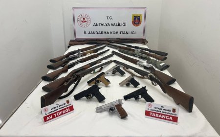 Kepez’de Silah Operasyonu: 8 Şüpheli Yakalandı, Çok Sayıda Silah Ele Geçirildi