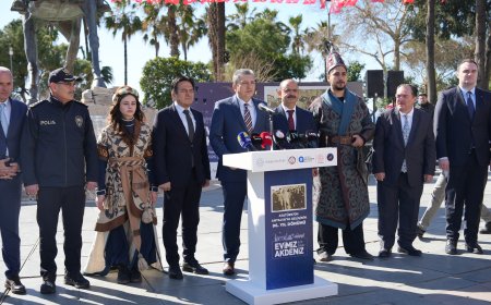 Antalya'da Gıyaseddin Keyhüsrev Heykeli Önünde Tarihi Buluşma: Fetih Programı Tanıtıldı