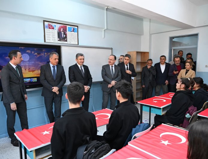 Öğrenciler Sergiledi, Vali Şahin İnceledi: Aksu’da Anlamlı Eğitim Buluşması.