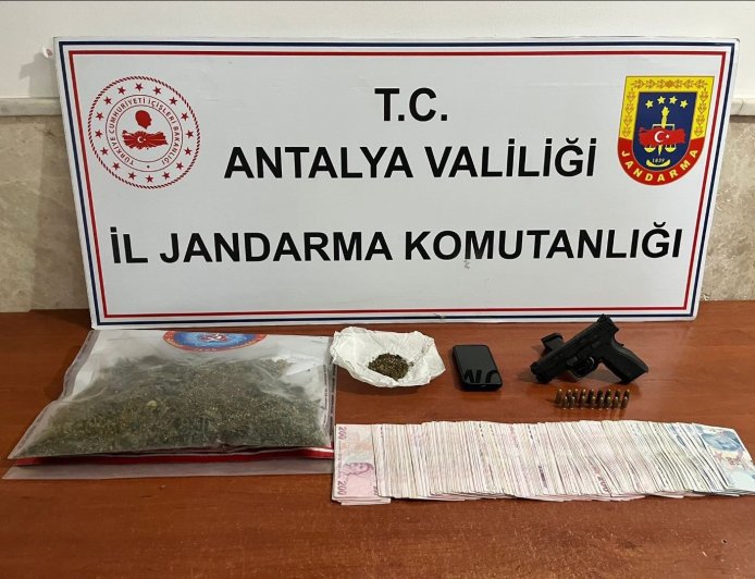 ALANYA’DA JANDARMADAN UYUŞTURUCU OPERASYONU: SİLAH VE ESRAR ELE GEÇİRİLDİ