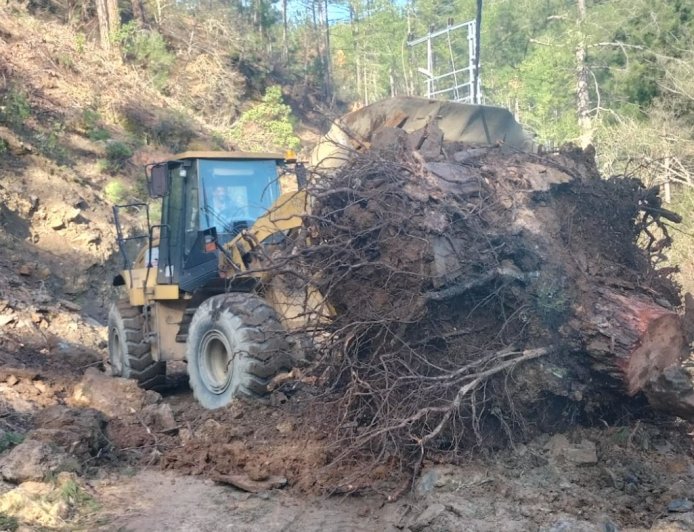 Antalya Büyükşehir’den Kesintisiz Yol Mesaisi: Heyelanlı Yollar Tek Tek Açıldı