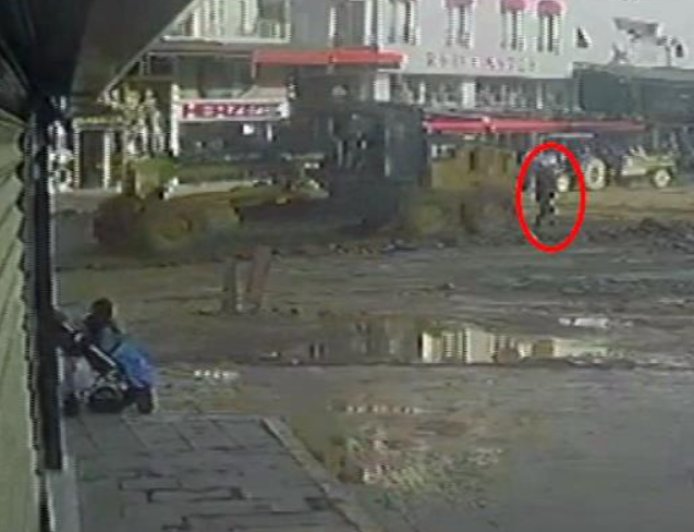 Antalya'da İş Makinesinin Çarptığı Belediye Personelinin 3 Kaburgası Kırıldı.