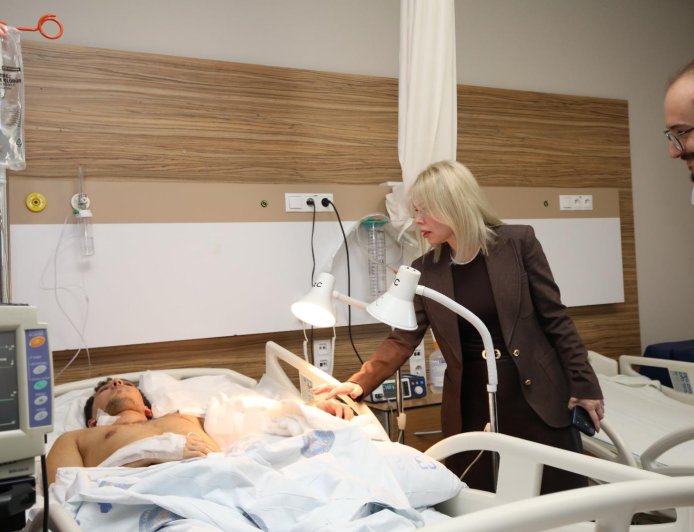 Akdeniz Üniversitesi’nde Tıp Mucizesi: 10 Saatte Kol ve Bacak Aynı Anda Dikildi!