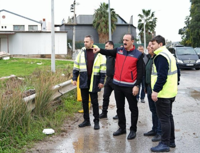 Konyaaltı’nda Fırtına Mesaisi: Başkan Kotan İlk Anlardan İtibaren Sahada!