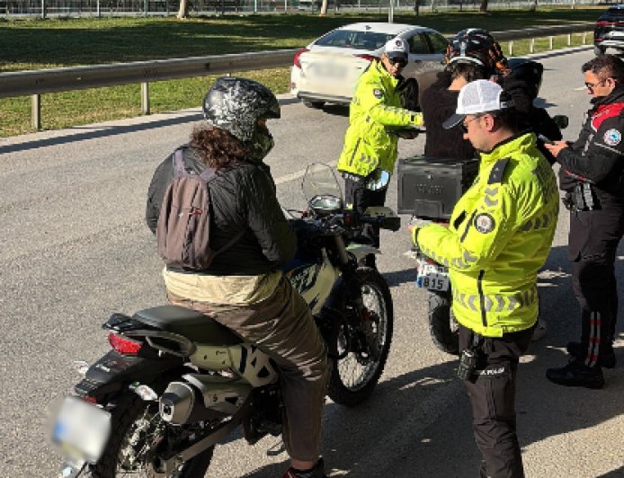 Antalya'da Motosikletli Sürücülere Sıkı Takip: 21 Bin Denetim Gerçekleşti